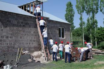 Strong roof after 20 years of living in a metal container 