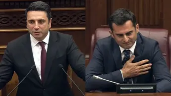 Պարոն Արշակյանը եւ ես հուզուած ենք. Սիմոնյանը հրաժեշտի ելոյթ կը ունենայ ԱԺ-ում, իսկ պատգամաւորները բուռն ծափողջոյններով ճանապարհ կը տան Ալեն Սիմոնեանին եւ Հակոբ Արշակեանին