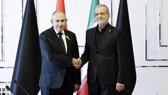 Թեհրանի եւ Երեւանի միջեւ հարաբերութիւնները պէտք է զերծ մնան արտաքին միջամտութիւններէն եւ առաջնորդուին երկու երկիրներու անկախ կամքով․ Փեզեշքիանը՝ Փաշինեանին