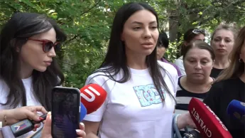 Հայրիս 1 ամիս կալանքի մէջ եղած է, ամուսինս այս պահուն տնային կալանքի մէջ է. սա էլ կանցնի, բայց ժողովուրդը թող հասկանայ՝ երկրում անդառնալի բաներ կարող են լինել. Ծառուկեանի դուստր