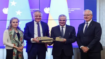 

Եվրոպական միութիւնը


Եւրոպական միութիւնը ամրապնդում է Հայաստանի հումանիտար ականազերծման կարողութիւնները

