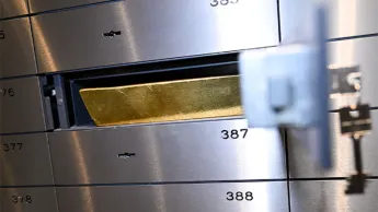 In Iraq, 375 kg of gold has been seized in connection with corruption cases.