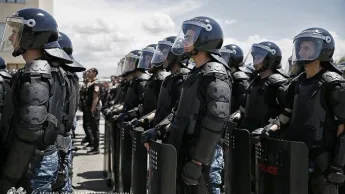 The government will establish the amounts of the certification bonuses for police guard service members.