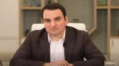 Les forces de l'ordre effectuent des perquisitions dans la maison de Narek Karapetian.